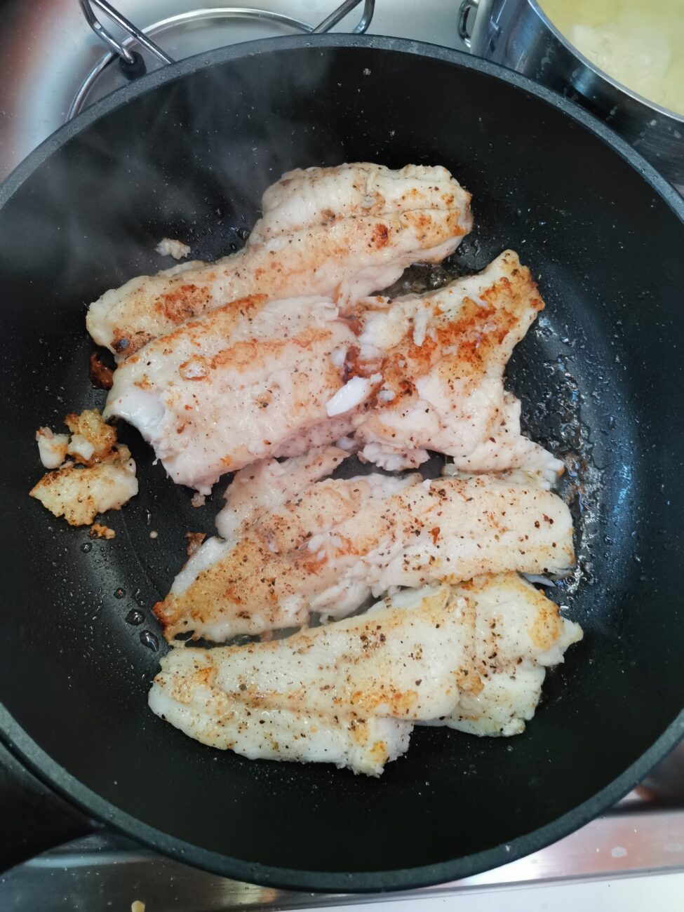 Fischfilet in Pfanne