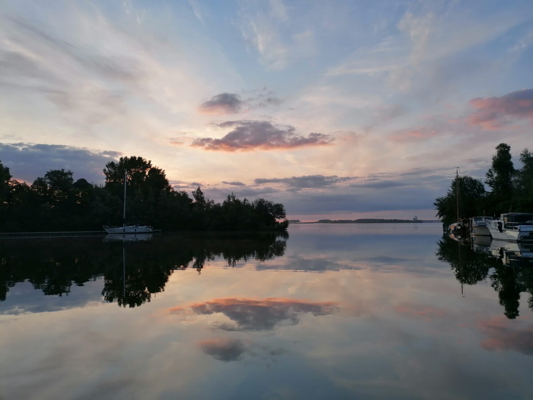 Sonnenaufgang über See