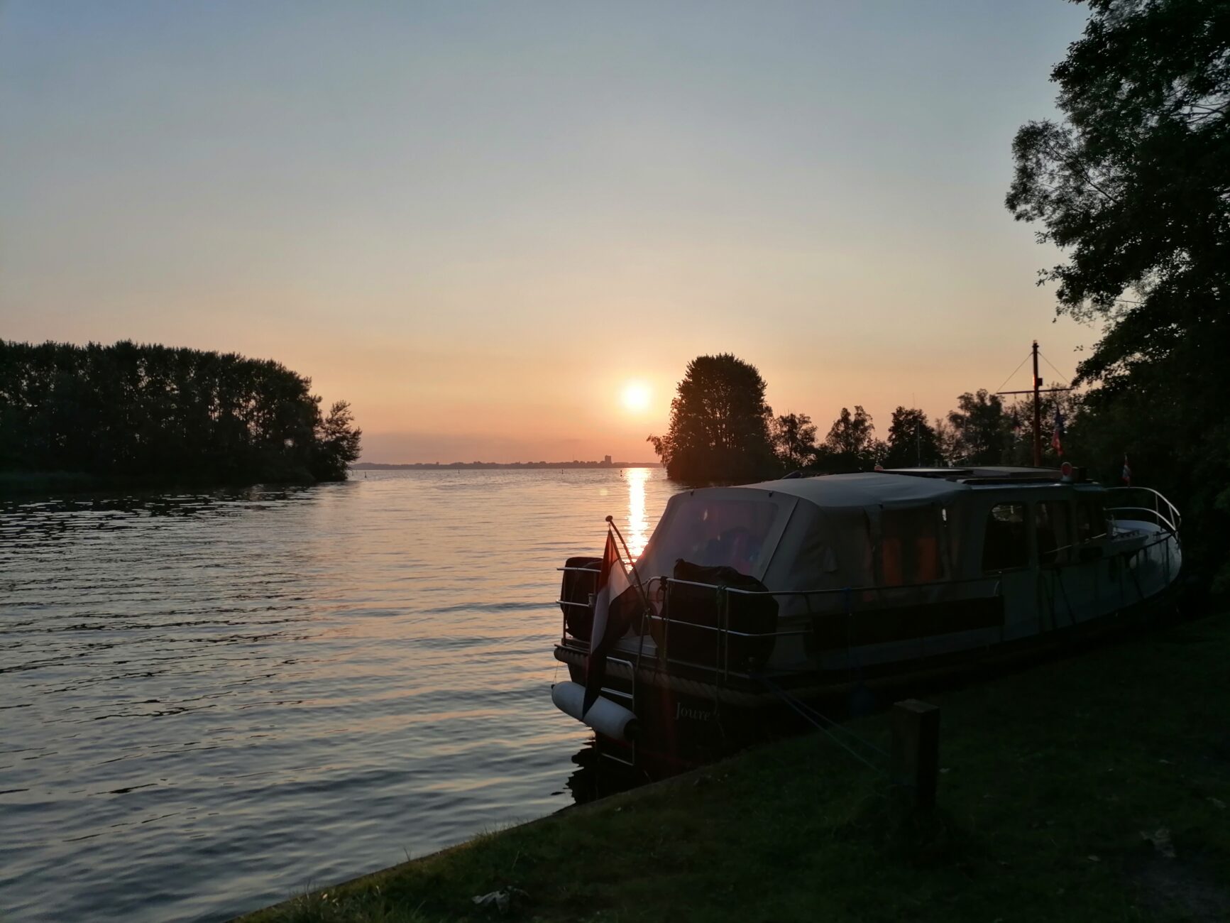 Sonnenaufgang über See